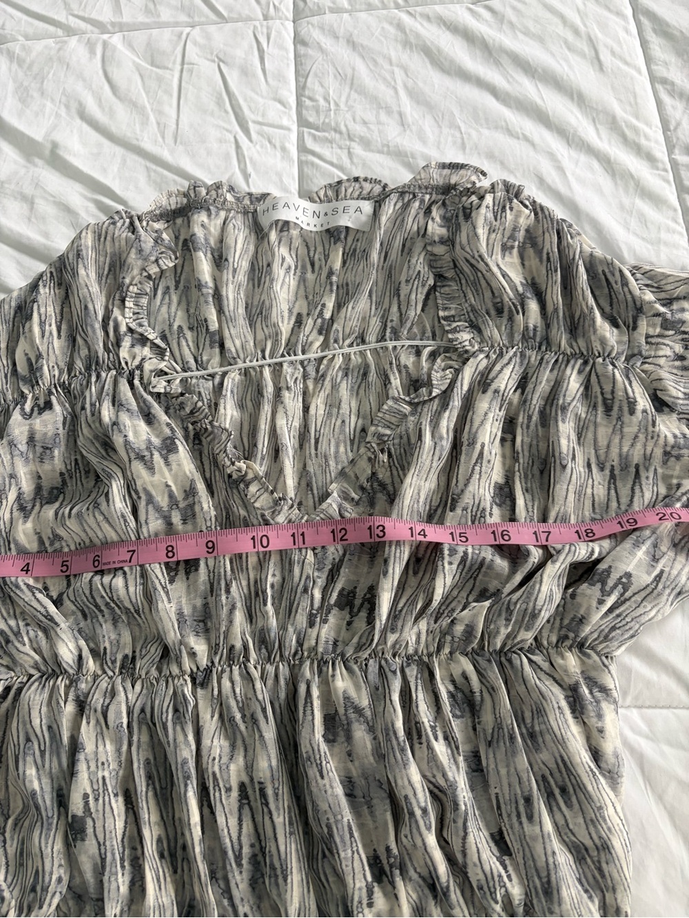 Gray Patterned Ruffled V-Neck Crop Top - Picture 9 of 10